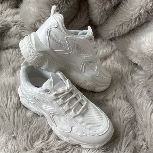⛔️SOLD⛔️Chunky Sneakers in white - Picture 5 of 9